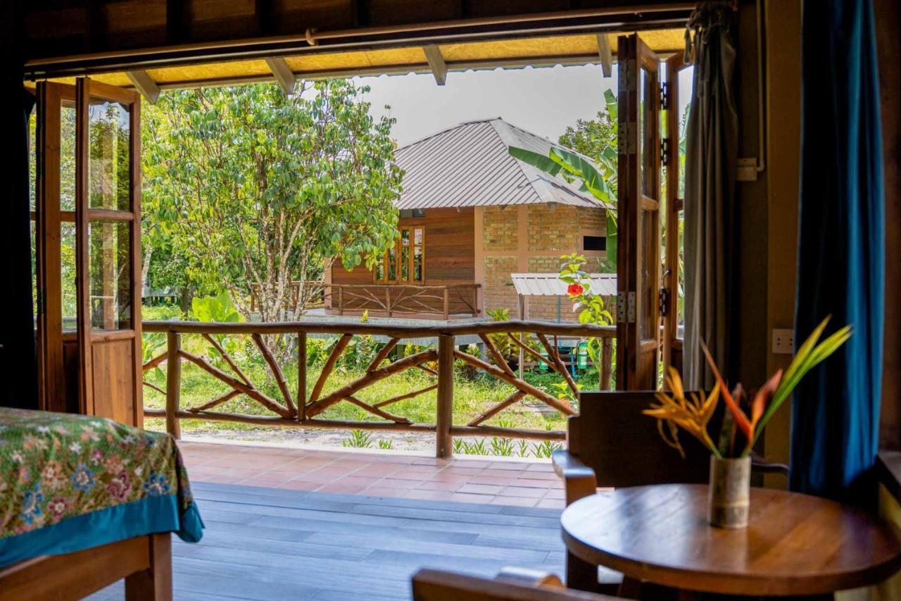 Monkey Mansion - Jungalows & Tours Khao Sok National Park Экстерьер фото