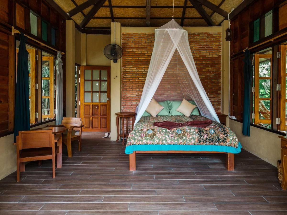 Monkey Mansion - Jungalows & Tours Khao Sok National Park Экстерьер фото