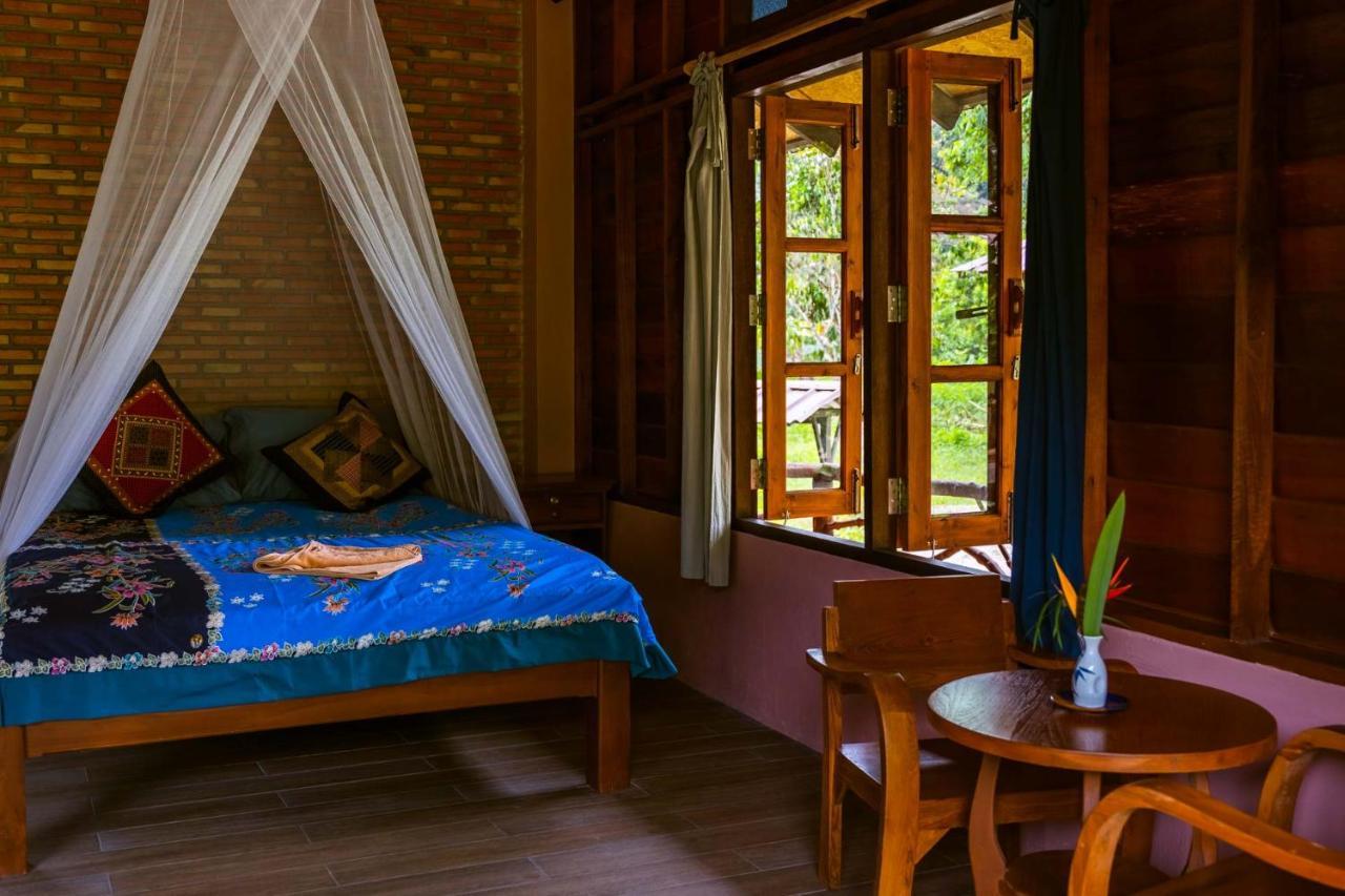 Monkey Mansion - Jungalows & Tours Khao Sok National Park Экстерьер фото