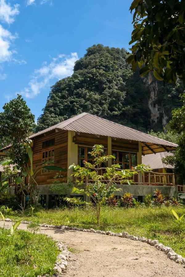 Monkey Mansion - Jungalows & Tours Khao Sok National Park Экстерьер фото
