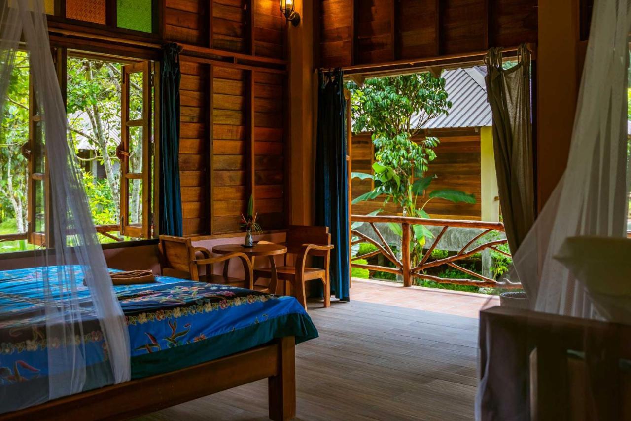Monkey Mansion - Jungalows & Tours Khao Sok National Park Экстерьер фото